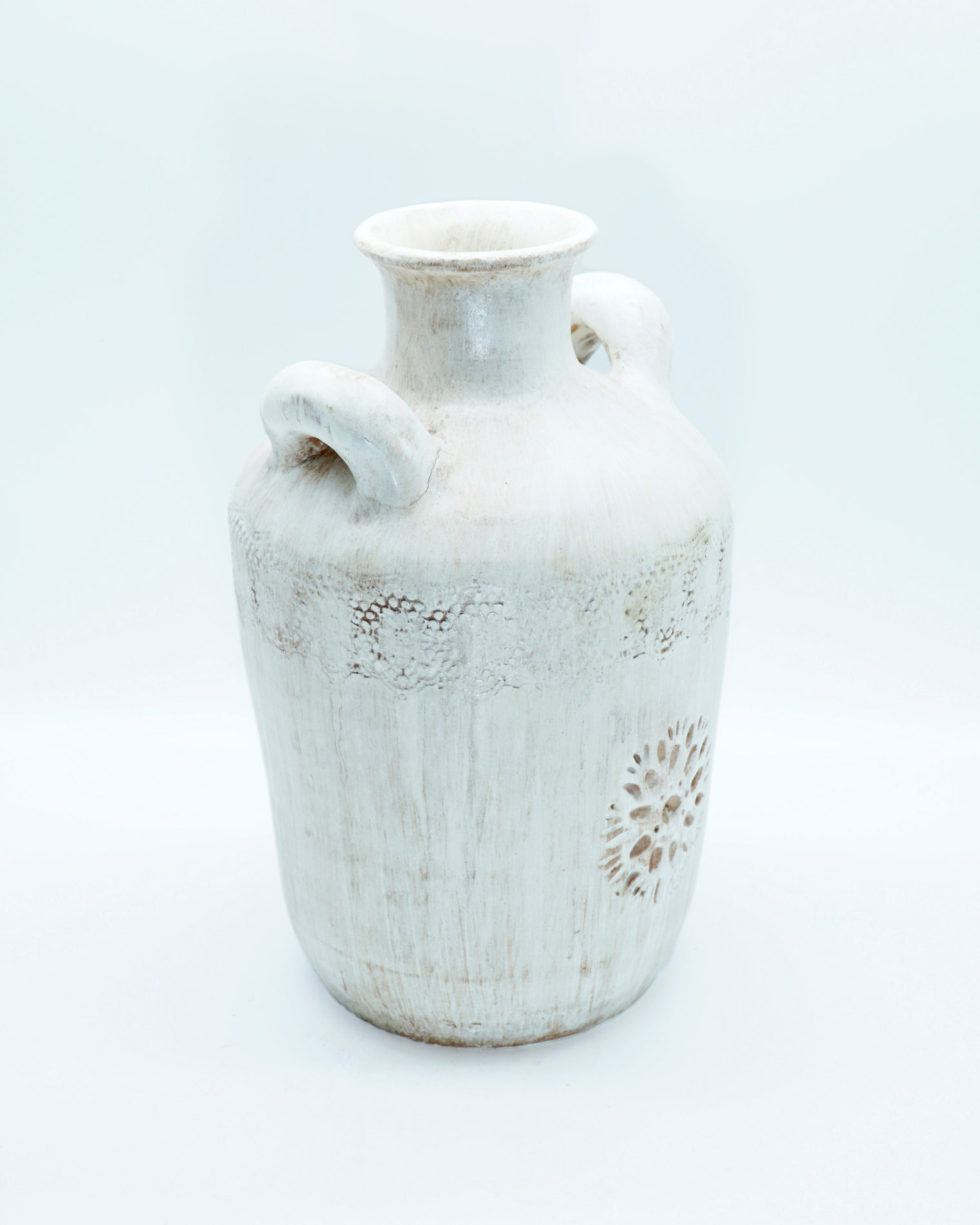materiale: ceramica Brocca media liscia in ceramica con manico dimensioni: 20 x 14 x 26 cm rif. 3131017 colore bianco 
